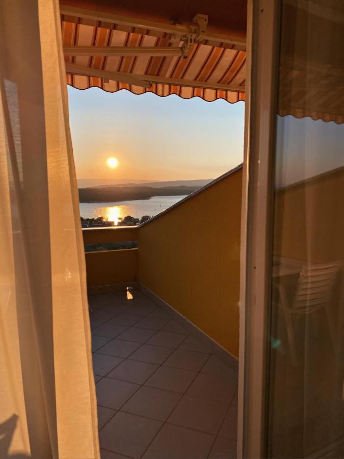The Manzoni Family 2 Hotel Punat Buitenkant foto